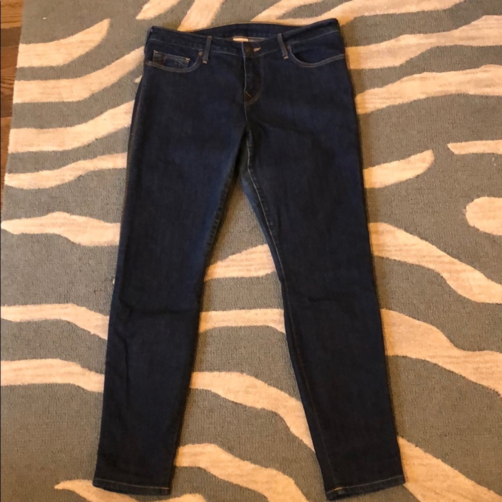 True Religion skinny Jeans Size 32 metal studded